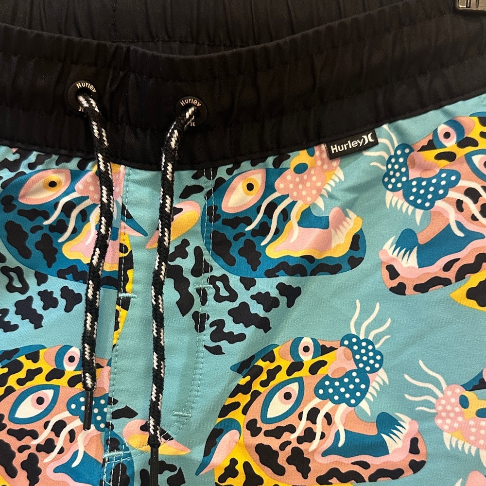 Hurley size Medium (boys 10-12) EUC swim trunks - Picture 4 of 7